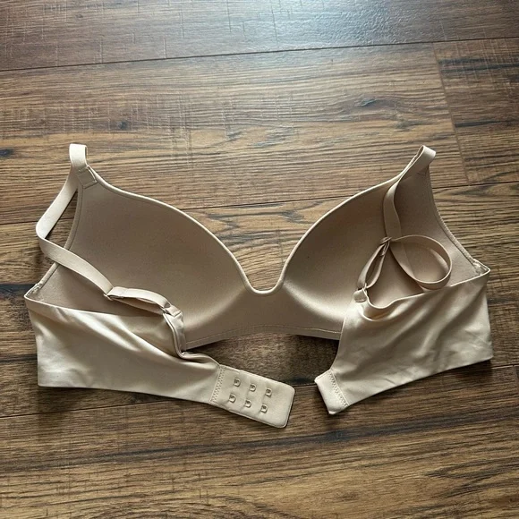 NWOT Uniqlo Wireless Bra 3D Hold in beige 34B - Picture 3 of 3